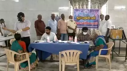 தருமபுரி: ரோட்டரி ஹாலில் தர்மபுரி ரோட்டரி சங்கம் சார்பில் இலவச கண் புரை அறுவை சிகிச்சை முகாம்- அறுவை சிகிச்சைக்கு 300 பேர் தேர்வு