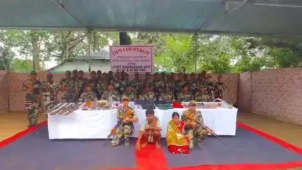 कांकेर: नक्सल विरोधी अभियान में बड़ी सफलता, बीएसएफ ने मीनडी गांव से दो नक्सलियों को दबोचा