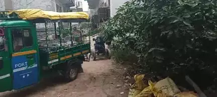 girdharpur nand vatika third near paani plant gautam budh nagar near 201009