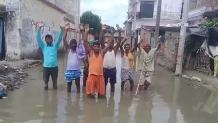 जोगापट्टी: नवलपुर में जलजमाव को लेकर ग्रामीणों का विरोध प्रदर्शन #jansamasya