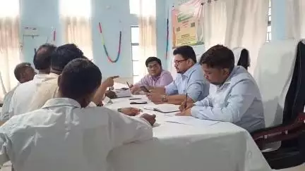 स्वार: तहसील स्वार के सभागार में सम्पूर्ण समाधान दिवस का हुआ आयोजन, अधिकारियों ने सुनी जनता की शिकायतें