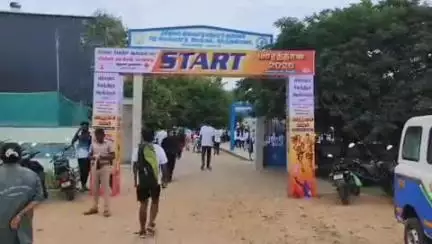 ஊத்தங்கரை: அரசு விளையாட்டு மைதானத்தில் மினி மாரத்தான் போட்டி- எழுச்சியும், சமூக விழிப்புணர்வுடன் ஏராளமான இளைஞர்கள் பங்கேற்பு