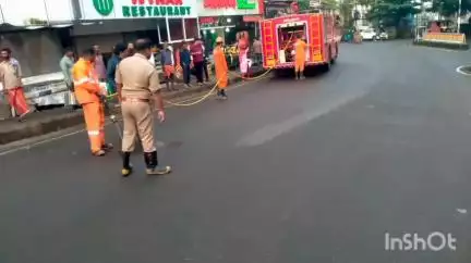 ആലുവ: റെയിൽവേ സ്റ്റേഷൻ റോഡിൽ ബസിടിച്ച് വീണ വീട്ടമ്മയുടെ കാലിലൂടെ ബസ് കയറി അപകടം, ഗുരുതര പരിക്ക്