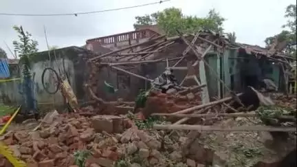 কাটোয়া ১: বোম বাঁধতে গিয়ে রাজোয়া গ্রামে বোমা বিস্ফোরণ,এলাকায় শ্মশানের নিস্তব্ধতা, আমাকে মারার জন্যই বোমা তৈরি হচ্ছিল দাবি MLA-র