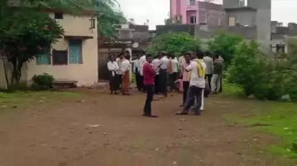 वरला: जामली टोल प्लाजा पर दो मोटरसाइकिलों की टक्कर में पति की मौत, पत्नी सहित एक अन्य घायल