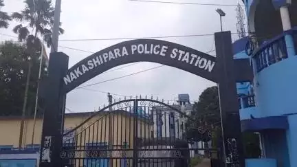নাকাশিপাড়া: আগ্নেয়াস্ত্র রাখায় নাকাশিপাড়া থেকে ১ জনকে গ্রেফতার করে ৪দিনের পুলিশ হেফাজতের পর জেল হেফাজত চেয়ে আদালতে পাঠালো পুলিশ