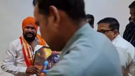 मैनपुरी: कैबिनेट मंत्री जयवीर सिंह ने भाजपा मंडल दक्षिणी टीम का पटका पहनाकर किया स्वागत