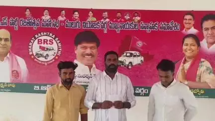 ములుగు: జిల్లా కేంద్రంలో ఎస్పీ డాక్టర్ శబరిష్ కు ఫిర్యాదు చేసిన బిఆర్ఎస్ జిల్లా యువజన విభాగం అధ్యక్షుడు కోగిల మహేశ్