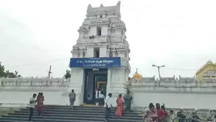 నిర్మల్: కాల్వ లక్ష్మి నరసింహస్వామినీ దర్శించుకుని ప్రత్యేక పూజలు చేసిన బైంసా పబ్లిక్ ప్రాసిక్యూటర్.