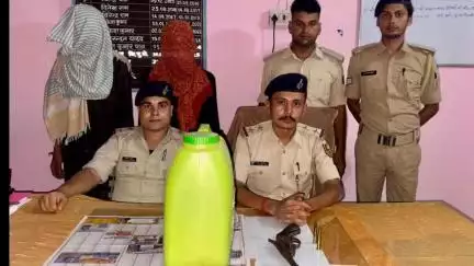 सिसवन: चैनपुर में पुलिस की छापेमारी, दो लोग गिरफ्तार