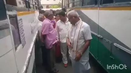 ఆర్టీసీ బస్సుల్లో మహిళల ఉచిత ప్రయాణానికి కసరత్తు, చీరాల ఆర్టీసీ బస్టాండ్ ను సందర్శించిన ప్రాంతీయ చైర్మన్ సురేష్ రెడ్డి