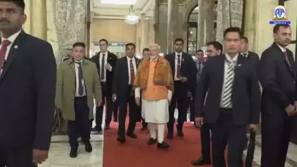 प्रधानमंत्री Narendra Modi का ब्यूनस आयर्स के एक होटल में पहुंचने पर भारतीय समुदाय द्वारा जोरदार स्वागत किया गया