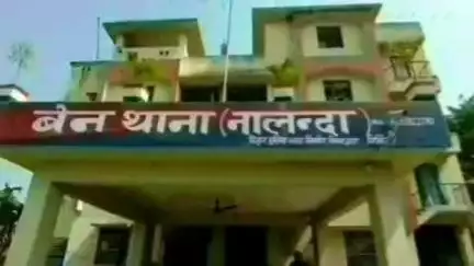 बेन: लक्षण बीघा गांव: मारपीट मामले में न्यायालय के वारंटी को पुलिस ने किया गिरफ्तार
