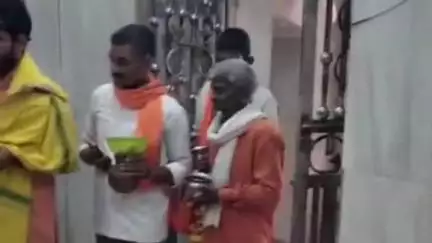 पट्टी: बेलखरनाथ धाम में सगी बहनों ने किया चैन स्नैचिंग का प्रयास, पुजारी ने रंगे हाथ दबोचा