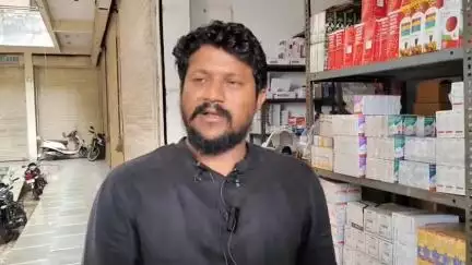 છોટાઉદેપુર: તાલુકા પંચાયતના કારોબારી અધ્યક્ષને બસ રોકો આંદોલન પહેલા પોલીસે ડિટેન કર્યા, પોલીસ સ્ટેશન ખાતેથી આપી પ્રતિક્રિયા.