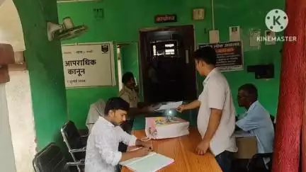 चेनारी: शनिवार को चेनारी थाना परिसर में जनता दरबार का आयोजन किया गया