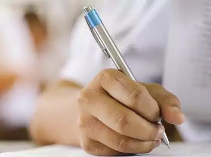 इस यूनिवर्सिटी में हुआ चौंकाने वाला कारनामा, छात्रा को मिले 100 में से 257 नंबर