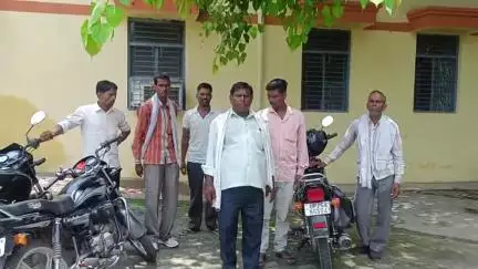 इटावा: पत्नी से नाराज 34 वर्षीय पति ने फांसी लगाकर की आत्महत्या, बकेवर पुलिस ने कराया पोस्टमार्टम