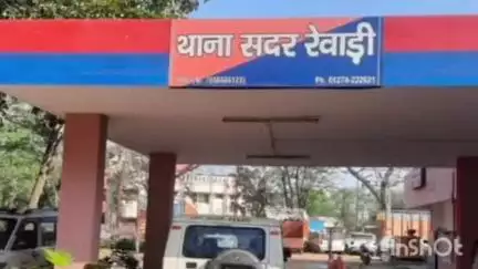 रेवाड़ी: रामगढ़ फ्लाईओवर के पास पेड़ पर लटका मिला युवक का शव, मृतक की नहीं हुई पहचान; खेत मालिक ने देखा शव