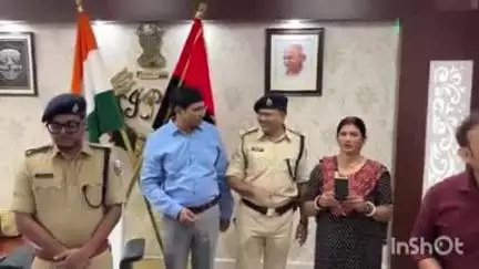 बांका: ऑपरेशन मुस्कान के तहत बांका एसपी ने 21 लोगों को उनके गुम या चोरी हुए मोबाइल लौटाए