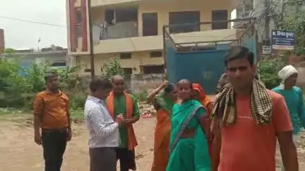 उन्नाव: नसीरपुर गांव निवासी महिला ने घर में संदिग्ध परिस्थितियों में जहर खाकर की आत्महत्या, पोस्टमार्टम हाउस पहुंचा शव