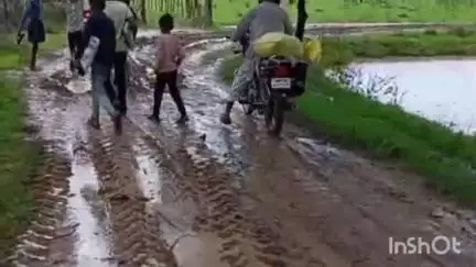 अजयगढ़: बड़ीरुंध गांव में सड़क निर्माण की मांग, ग्रामीणों को आवागमन में भारी परेशानी
बहादुरगंज पंचायत का है मामला
#जनसमस्या