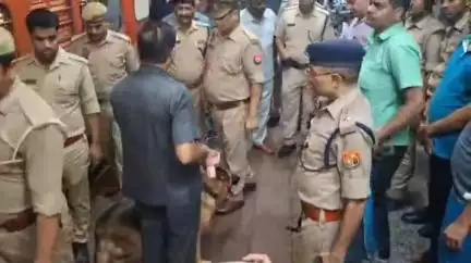 झांसी: दुर्ग संपर्क क्रांति एक्सप्रेस के कोच में बम होने की मिली सूचना, झांसी स्टेशन पर ट्रेन कराई गई खाली