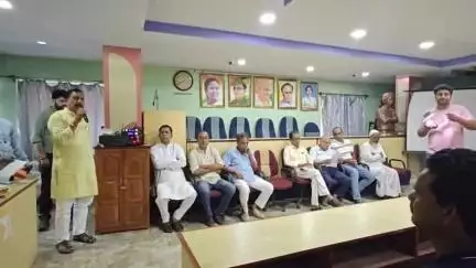 মেদিনীপুর: মহরম কমিটি আখড়া কমিটি ও দেশ কমিটি গুলিকে সংবর্ধনা ও সহযোগিতা দিলো মেদিনীপুর পৌরসভা