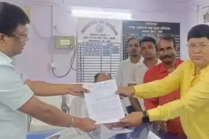 नामकुम: डोरंडा स्थित कार्यालय में एरियर भुगतान को लेकर झारखंड ऊर्जा विकास श्रमिक संघ ने महाप्रबंधक को ज्ञापन सौंपा