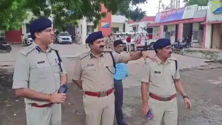खंडवा नगर: खरगोन रेंज डीआईजी सिद्धार्थ बहुगुणी ने कंट्रोल रूम में बैठक कर शहर का निरीक्षण किया