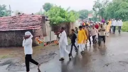 कळवण: कळवण तालुक्यातील रवळजी येथे विठ्ठल नामाचा जयघोष,विद्यार्थ्यांनी काढली दिंडी
