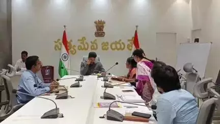 అమలాపురం కలెక్టరేట్ నందు 2025-26 కు పెంచిన నాన్ మస్త రోల్ వేతనాల వివరాలు వెల్లడించిన జిల్లా కలెక్టర్ మహేష్ కుమార్