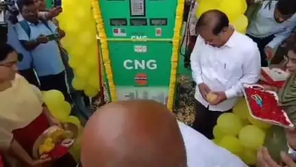 శ్రీకాకుళం: జిల్లా కేంద్రంలో 80 అడుగుల రహదారికి ఆనుకుని ఉన్న సీఎన్జీని ప్రారంభించిన మంత్రి అచ్చెన్నాయుడు, కలెక్టర్ స్వప్నిల్ దినకర్