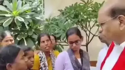 పటాన్​​చెరు: పాశమైలారంలో సిగాచీ  పరిశ్రమ ప్రమాద బాధిత కుటుంబాలను పరామర్శించిన రాష్ట్ర సీఐటీయు అధ్యక్షులు కామ్రేడ్ చుక్కా రాములు
