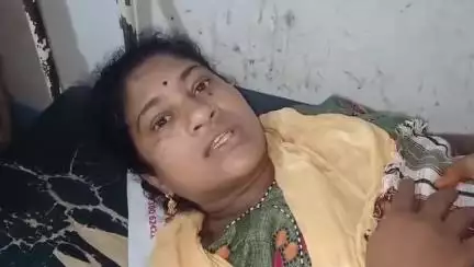 సఖినేటిపల్లి మండలానికి చెందిన వీఓఏ ఆదిలక్ష్మి ఆత్మహత్యాయత్నం, జీతం ఇచ్చేందుకు ఇబ్బంది పెడుతున్నారని ఆవేదన