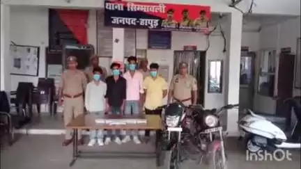 गढ़मुक्तेश्वर: गांव बुकलाना नहर पटरी के पास से पुलिस ने तीन दिन पूर्व दूधिया से लूटपाट करने वाले चार बदमाशों को किया गिरफ्तार