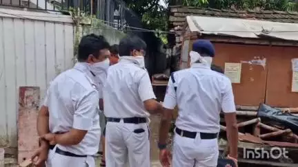 কলকাতা: সল্টলেকের মহিষবাথান মাঝের পাড়া এলাকায় এক যুবকের ঝুলন্ত দেহ উদ্ধার ঘিরে ব্যাপক চাঞ্চল্য