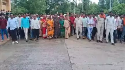 सागर नगर: गोविंद सिंह राजपूत की गिरफ्तारी की मांग को लेकर अनुसूचित जाति एवं जनजाति के लोगों ने कलेक्टर व एसपी को ज्ञापन दिया