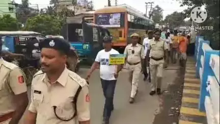 কুলপি: কুলপি থানার পক্ষ থেকে সেভ ড্রাইভ সেভ লাইফ কর্মসূচি পালন করতে গিয়ে থানার অতীরা বাইক চালকদের কি করলেন দেখুন