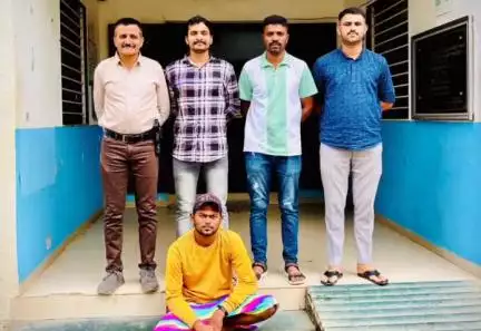 જાફરાબાદ: જાફરાબાદમાં એરટેલ ઓફીસમાંથી થયેલ લેપટોપ ચોરી કરનાર આરોપીને સામાકાંઠા વિસ્તાર ખાતેથી શોધી લેતી પોલીસ