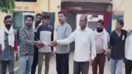 हिण्डोली: क्षेत्र में बिक रही अवैध शराब के खिलाफ ग्रामीणों ने डाबी थाना पुलिस को सौंपा ज्ञापन