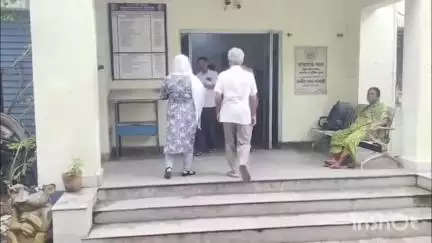 বারাসাত ১: বারাসাতে গাছ কাটা কে কেন্দ্র করে আগ্নেয়াস্ত্র দেখিয়ে হুমকি, বারাসাত থানায় লিখিত অভিযোগ  দায়ের