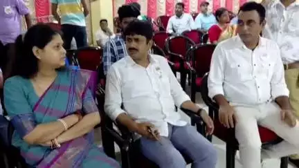 ইংরেজবাজার: শহরের ফার্ম এলাকায় রাজ্য কৃষি প্রযুক্তিবিদদের সেবা সমিতির উদ্যোগে অনুষ্ঠিত হলো স্বেচ্ছায় এক রক্তদান শিবির