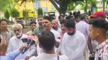 बरेली: आईएमसी प्रतिनिधि मंडल ने जोगी नवादा में कावड़ यात्रा को परंपरा न बताने पर जिला अधिकारी को सौंपा ज्ञापन