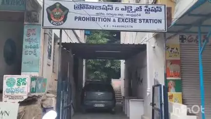 ఆదోని: సిరుగుప్ప చెక్ పోస్ట్ వద్ద కర్ణాటక మద్యం తరలిస్తున్న ఇద్దరు అరెస్ట్: సీఐ సైదుల్
