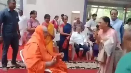 ಮೈಸೂರು: ಸುತ್ತೂರು ಮಠಕ್ಕೆ ಬೂಕರ್ ಪ್ರಶಸ್ತಿ ವಿಜೇತರಾದ ಭಾನು ಮುಷ್ಟಾಕ್ ಭೇಟಿ ದಸರಾ ಉದ್ಘಾಟನೆ ಕುರಿತು ಏನಂದ್ರು..?