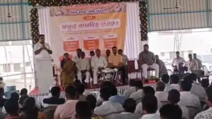 હાલોલ: હાલોલ તાજપુરા ખાતે ધારાસભ્ય જયદ્રથસિંહજી પરમારની ઉપસ્થિતિમાં એક રાષ્ટ્ર,એક ચુંટણી અંતર્ગત પ્રબુદ્ધ નાગરીક સંમેલન યોજાયુ
