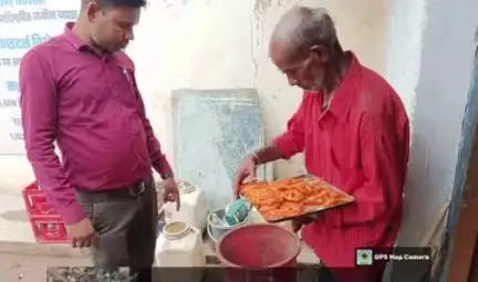 बलौदाबाज़ार: बलौदा बाजार खाद्य एवं औषधि प्रशासन की टीम ने दुकानों में दी दबिश, अवमानक जलेबी व लड्डू का किया नष्टकरण