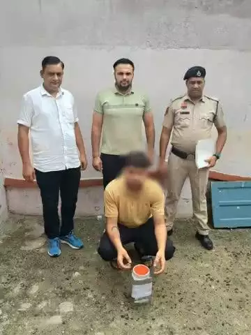बहादुरगढ़: बहादुरगढ़ सीआईए वन टीम ने बादली थाना क्षेत्र से अवैध हथियार के साथ एक आरोपी को पकड़ा