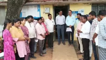 ಕಂಪ್ಲಿ: 6 ತಿಂಗಳಿನಿಂದ ವೇತನವಿಲ್ಲ, ನಗರದಲ್ಲಿ ನರೇಗಾ ನೌಕರರಿಂದ ಅಸಹಕಾರ ಪ್ರತಿಭಟನೆ ಎಚ್ಚರಿಕೆ